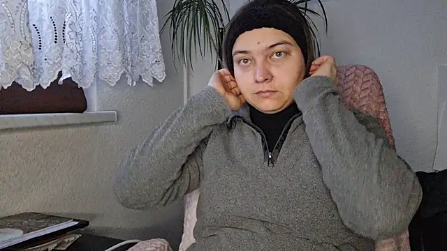 Snapshot of Cyndee_Winter chatting on 01-17-26, 02:22 Cyndee Winter online show from 01-17-26, 02:22