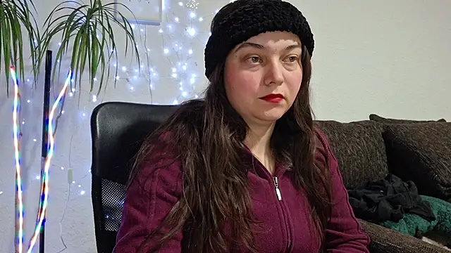 Snapshot of Cyndee_Winter chatting on 02-03-26, 06:35 Cyndee Winter online show from 02-03-26, 06:35