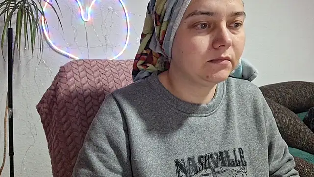 Snapshot of Cyndee_Winter chatting on 02-11-26, 09:09 Cyndee Winter online show from 02-11-26, 09:09