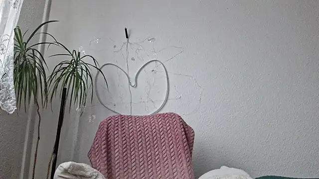 Snapshot of Cyndee_Winter chatting on 02-12-26, 09:15 Cyndee Winter online show from 02-12-26, 09:15