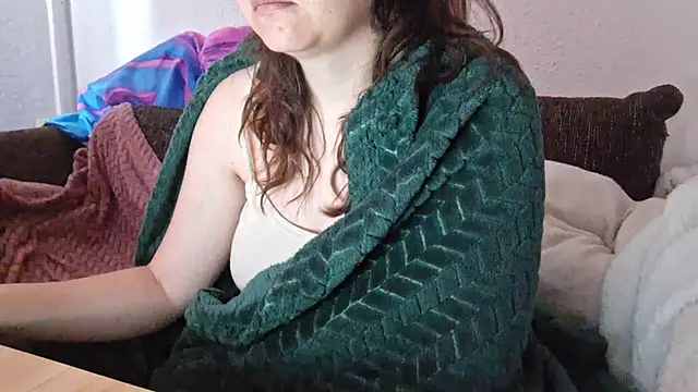 Snapshot of Cyndee_Winter chatting on 06-14-26, 09:55 Cyndee Winter online show from 06-14-26, 09:55