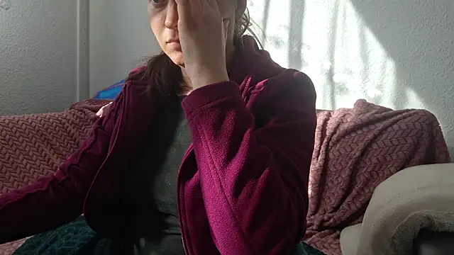 Snapshot of Cyndee_Winter chatting on 06-16-26, 04:31 Cyndee Winter online show from 06-16-26, 04:31