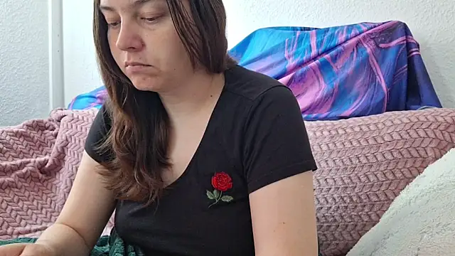 Snapshot of Cyndee_Winter chatting on 06-18-26, 01:37 Cyndee Winter online show from 06-18-26, 01:37