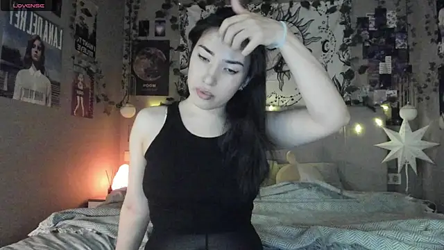 Snapshot of Anisawithlove chatting on 02-14-25, 11:53 Anisawithlove online show from 02-14-25, 11:53