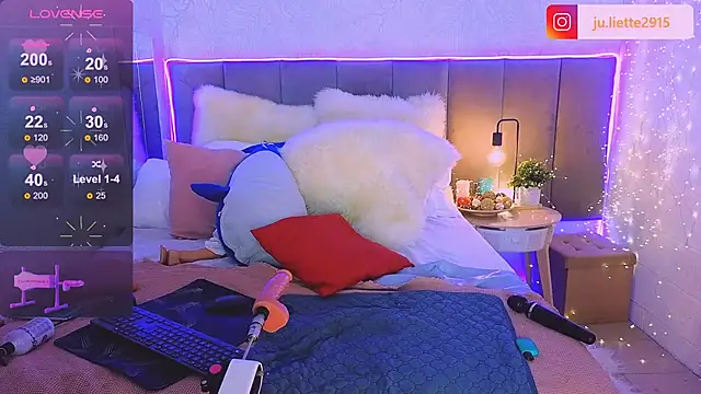 Snapshot of JulietteVolpeWyorika chatting on 01-12-25, 11:26 JulietteVolpeWyorika online show from 01-12-25, 11:26