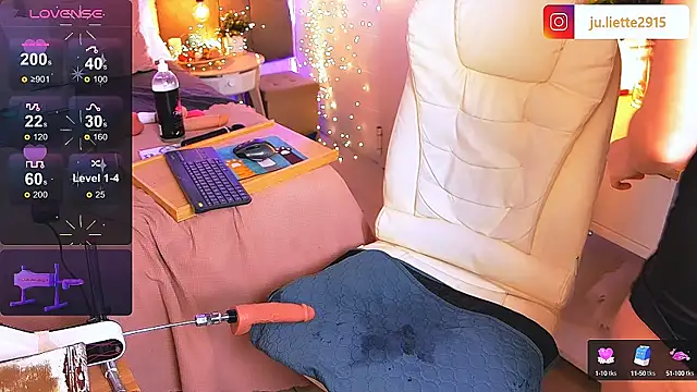 Snapshot of JulietteVolpeWyorika chatting on 03-08-25, 12:00 JulietteVolpeWyorika online show from 03-08-25, 12:00