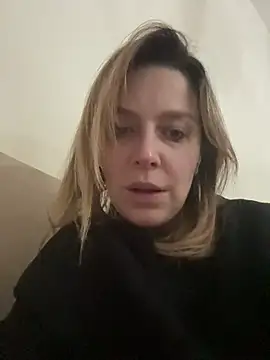 Snapshot of JulietteVolpeWyorika chatting on 12-01-25, 02:44 JulietteVolpeWyorika online show from 12-01-25, 02:44