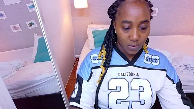 kiara evanss online show from 10-25-25, 01:40