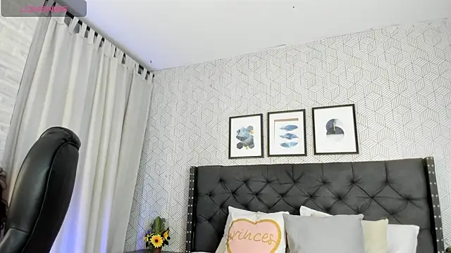 Snapshot of emma__smith1 chatting on 02-19-25, 12:22 emma  smith1 online show from 02-19-25, 12:22