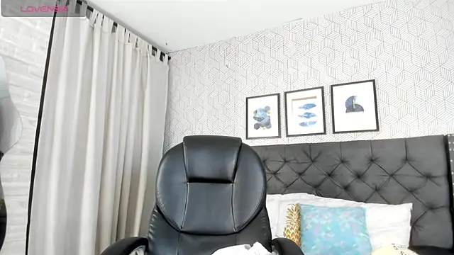 Snapshot of emma__smith1 chatting on 02-28-25, 11:58 emma  smith1 online show from 02-28-25, 11:58