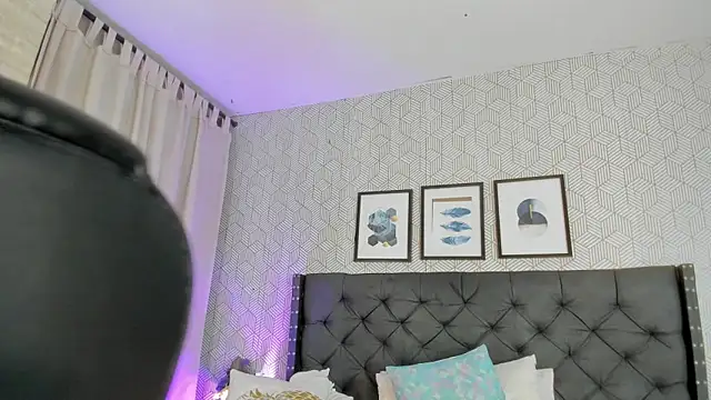 Snapshot of emma__smith1 chatting on 03-20-25, 07:04 emma  smith1 online show from 03-20-25, 07:04