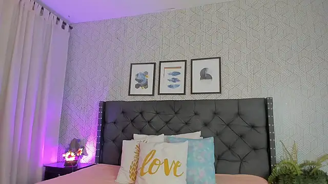 Snapshot of emma__smith1 chatting on 03-21-25, 11:01 emma  smith1 online show from 03-21-25, 11:01