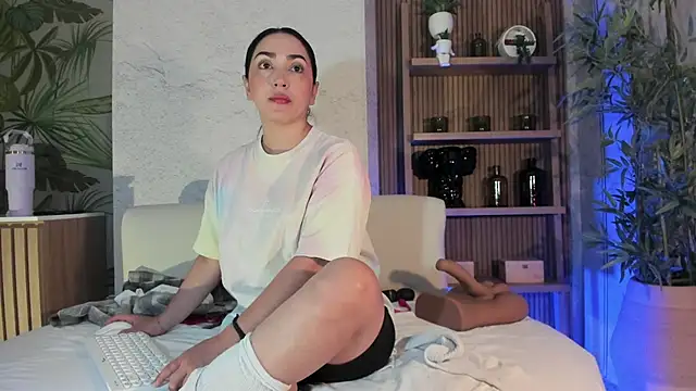 Snapshot of LIAH_IZUMI chatting on 10-15-25, 01:11 LIAH IZUMI online show from 10-15-25, 01:11