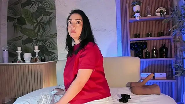 LIAH IZUMI online show from 11-14-25, 12:04