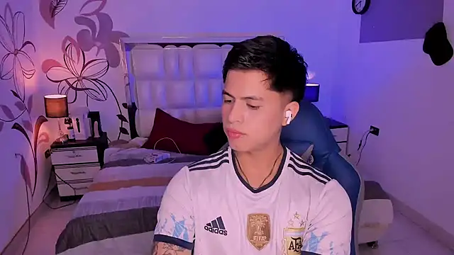 Snapshot of Niicky1_ chatting on 12-06-24, 09:24 Niicky1  online show from 12-06-24, 09:24