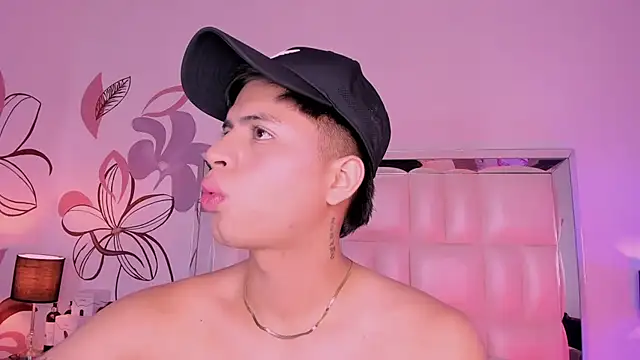 Snapshot of Niicky1_ chatting on 12-12-24, 12:05 Niicky1  online show from 12-12-24, 12:05