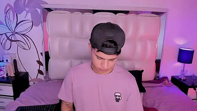 Snapshot of Niicky1_ chatting on 12-21-24, 12:42 Niicky1  online show from 12-21-24, 12:42