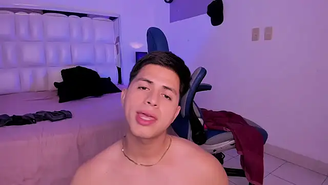 Snapshot of Niicky1_ chatting on 12-29-24, 11:50 Niicky1  online show from 12-29-24, 11:50