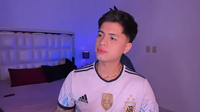 Snapshot of Niicky1_ chatting on 01-06-25, 08:28 Niicky1  online show from 01-06-25, 08:28