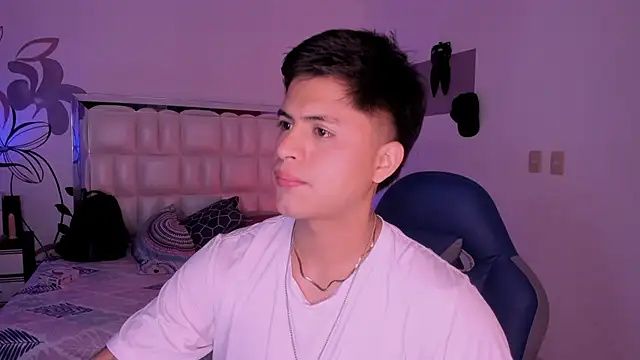 Snapshot of Niicky1_ chatting on 01-17-25, 08:33 Niicky1  online show from 01-17-25, 08:33