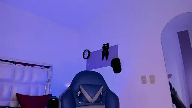 Snapshot of Niicky1_ chatting on 02-25-25, 12:03 Niicky1  online show from 02-25-25, 12:03