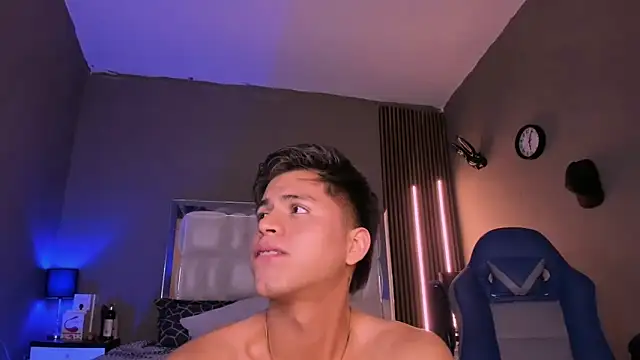 Snapshot of Niicky1_ chatting on 03-13-25, 12:05 Niicky1  online show from 03-13-25, 12:05