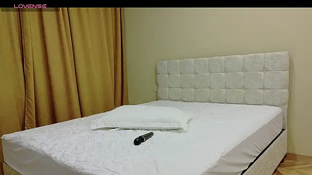 Linajill online show from 03-12-26, 03:45