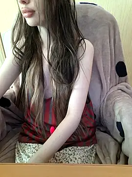 Snapshot of Elza_kom chatting on 05-27-26, 07:05 Elza kom online show from 05-27-26, 07:05