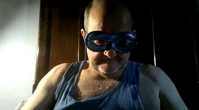 Snapshot of Geppo5911 chatting on 12-20-24, 10:05 Geppo5911 online show from 12-20-24, 10:05