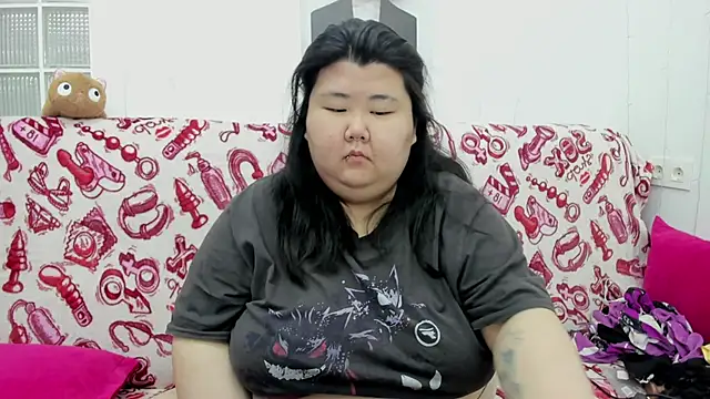 Snapshot of Nadine_asian chatting on 05-07-26, 01:22 Nadine asian online show from 05-07-26, 01:22