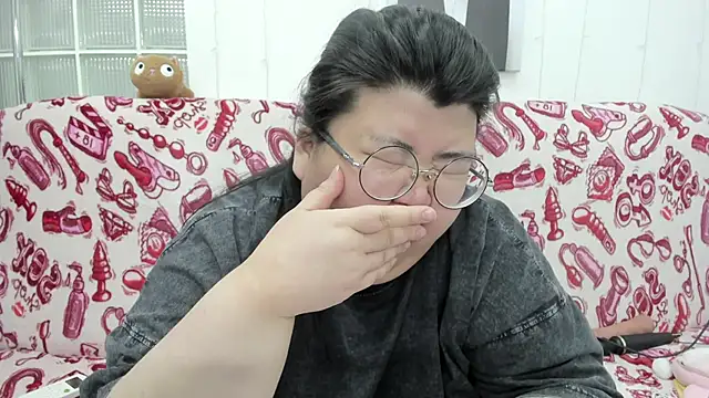 Snapshot of Nadine_asian chatting on 05-15-26, 01:23 Nadine asian online show from 05-15-26, 01:23