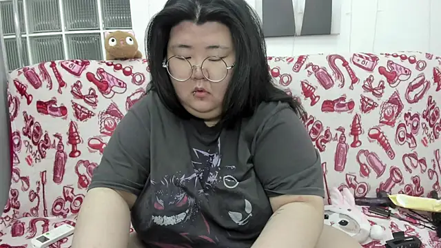 Snapshot of Nadine_asian chatting on 05-17-26, 08:34 Nadine asian online show from 05-17-26, 08:34