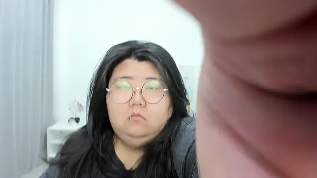 Snapshot of Nadine_asian chatting on 05-20-26, 02:51 Nadine asian online show from 05-20-26, 02:51