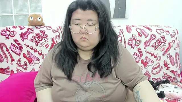 Snapshot of Nadine_asian chatting on 05-22-26, 08:21 Nadine asian online show from 05-22-26, 08:21