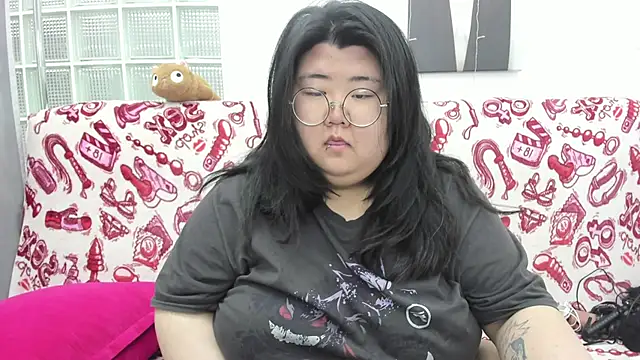 Snapshot of Nadine_asian chatting on 05-23-26, 01:22 Nadine asian online show from 05-23-26, 01:22