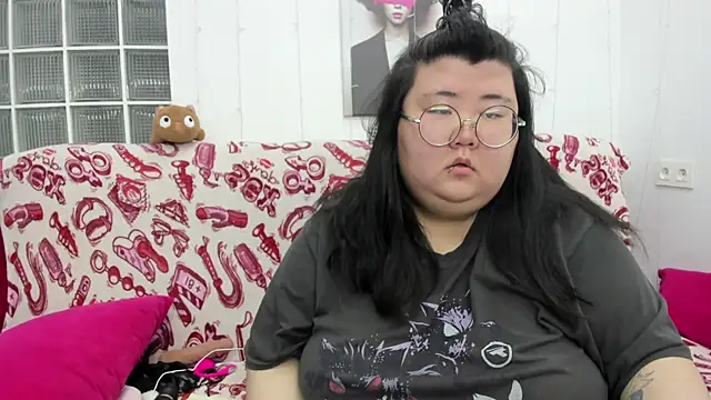Snapshot of Nadine_asian chatting on 05-27-26, 09:06 Nadine asian online show from 05-27-26, 09:06