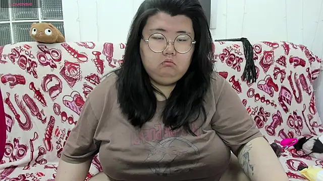 Snapshot of Nadine_asian chatting on 05-30-26, 01:25 Nadine asian online show from 05-30-26, 01:25