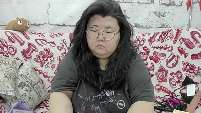 Snapshot of Nadine_asian chatting on 07-16-26, 01:33 Nadine asian online show from 07-16-26, 01:33
