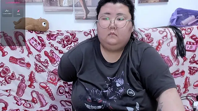 Snapshot of Nadine_asian chatting on 07-19-26, 08:18 Nadine asian online show from 07-19-26, 08:18