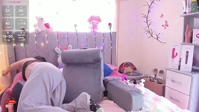 Rapunzeell  online show from 11-08-25, 01:00