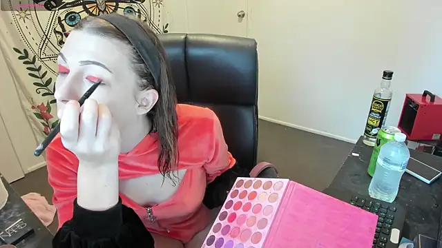 Ts-lucy-lux online show from 06-18-26, 09:30