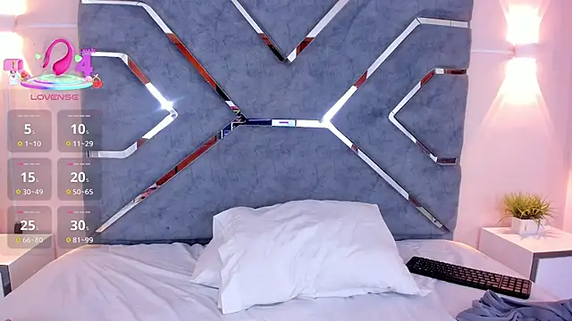 Snapshot of LucciaPorter chatting on 11-07-25, 09:59 LucciaPorter online show from 11-07-25, 09:59