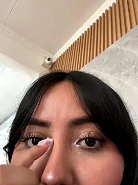 Snapshot of LucciaPorter chatting on 11-20-25, 08:19 LucciaPorter online show from 11-20-25, 08:19