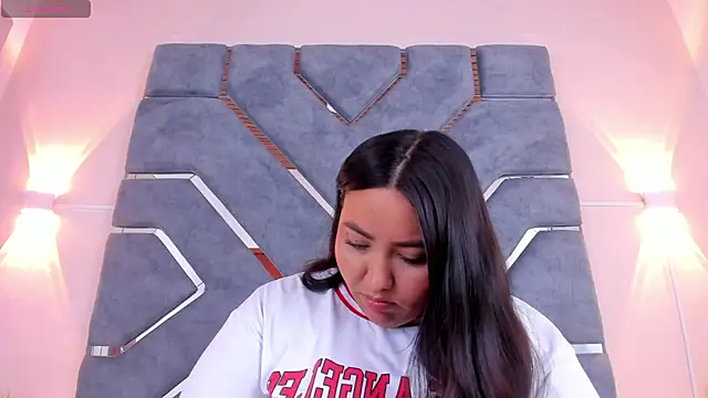 Snapshot of LucciaPorter chatting on 11-21-25, 09:24 LucciaPorter online show from 11-21-25, 09:24