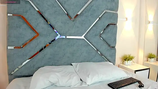 Snapshot of LucciaPorter chatting on 12-15-25, 09:08 LucciaPorter online show from 12-15-25, 09:08