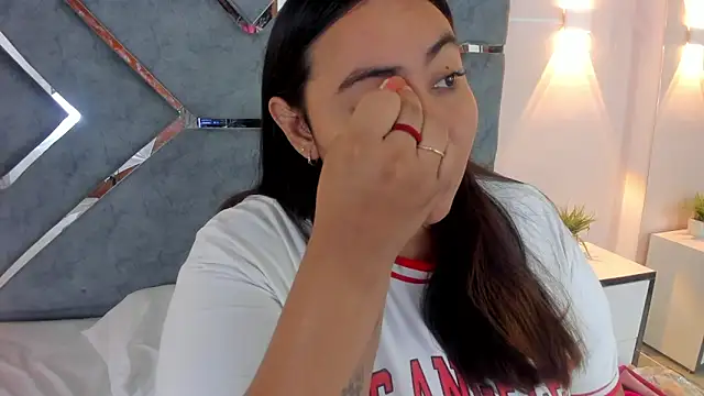 LucciaPorter online show from 03-26-26, 01:28