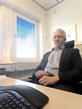 Snapshot of tom-swede chatting on 03-30-26, 02:40 tom-swede online show from 03-30-26, 02:40