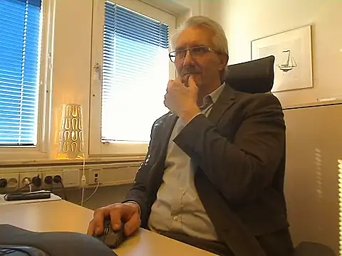 Snapshot of tom-swede chatting on 04-09-26, 02:33 tom-swede online show from 04-09-26, 02:33