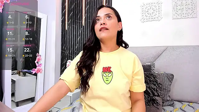 Snapshot of katrina_kaif_x chatting on 03-01-25, 07:15 katrina kaif x online show from 03-01-25, 07:15