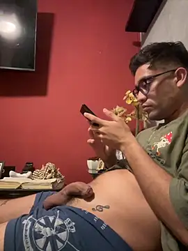 Snapshot of Magicerosxx69 chatting on 11-16-25, 08:20 Magicerosxx69 online show from 11-16-25, 08:20